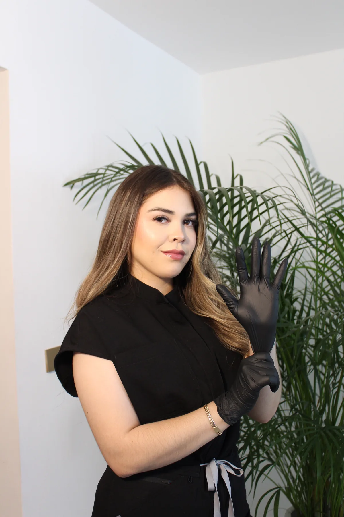 Especialista de Venus Beauty Clinic lista para realizar un tratamiento en Hermosillo